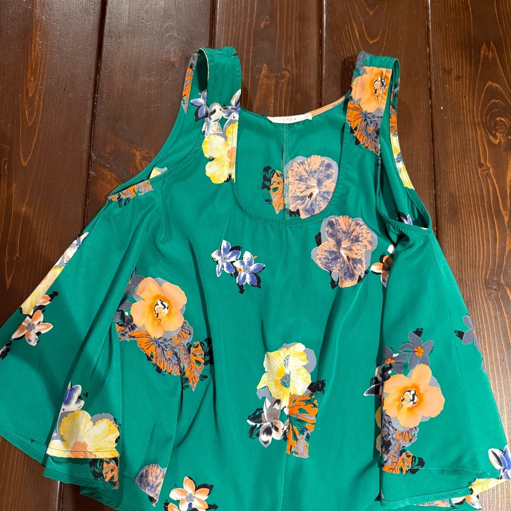 Lush swing tank floral